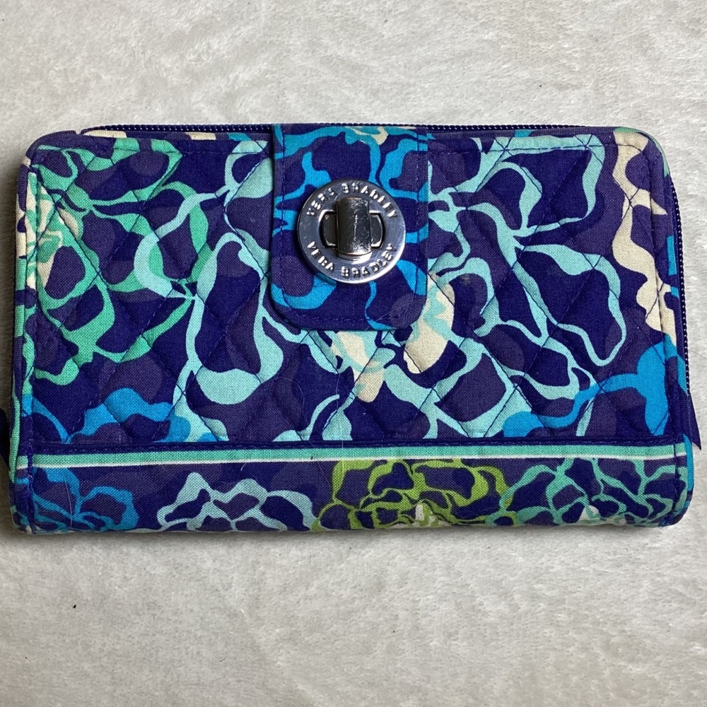 Vera Bradley Blue Bayou Quilted Cotton Turnlock Zip Around Wallet Floral Purpleโ